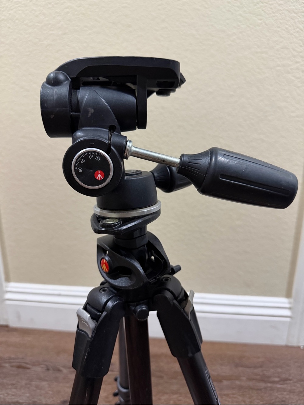 Manfrotto 190CXPRO4 tripods made in Italy magnesium carbon fiber - Picture 8 of 9